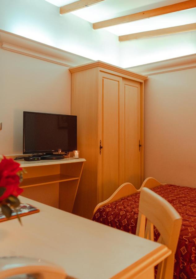 Hotel & Restaurant Se-Mi Veliko Trgovisce ภายนอก รูปภาพ